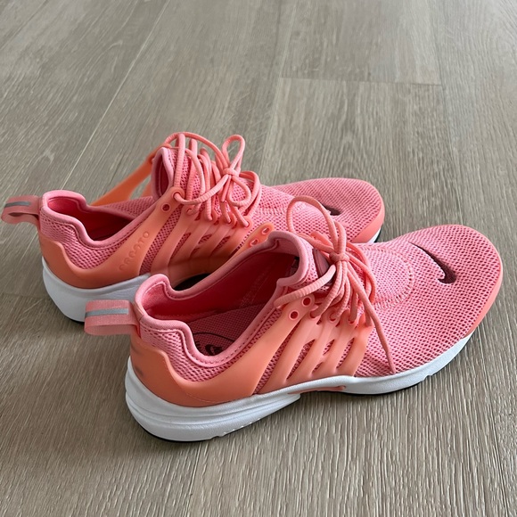 Nick Size 8 Runners NEVER WORN - Picture 2 of 4